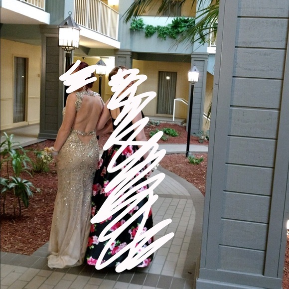 Prom dress - Picture 2 of 4